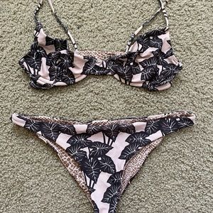 Acacia elephant ear bikini set. Size large. Brand new without tags. Never worn!